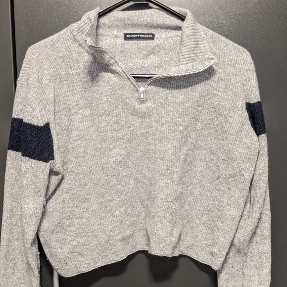 Brandy Melville // Cropped Sweater - Picture 1 of 3